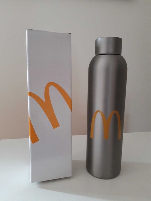 Garrafa reutilizável de aço inoxidável - Artigo NOVO.