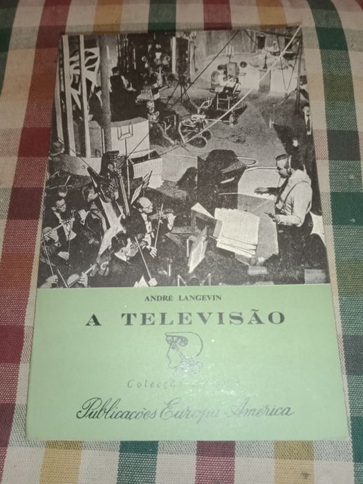 Livro a televisão 6€