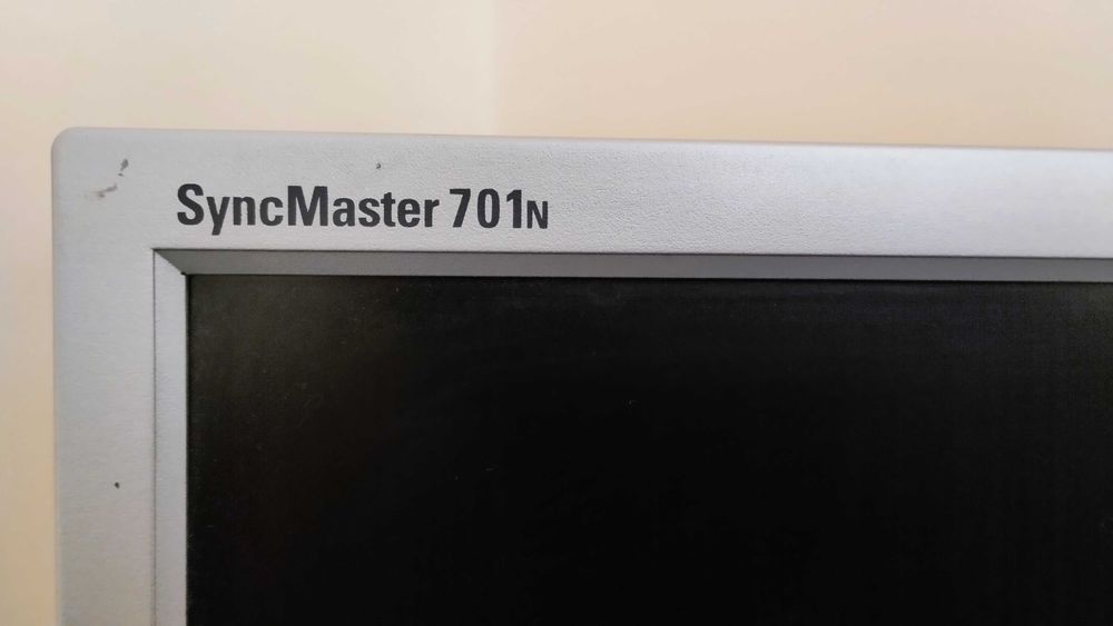Два монитора Samsung SyngMaster (701n и 723n) по 600грн.