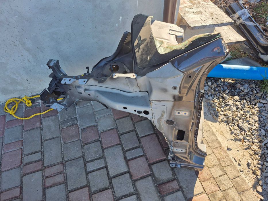 Ліва частина ланджерона,Пежо 2008(2011-2019)рік