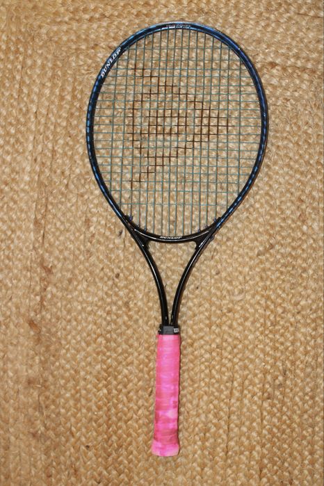 Raquete Dunlop azul e preta
