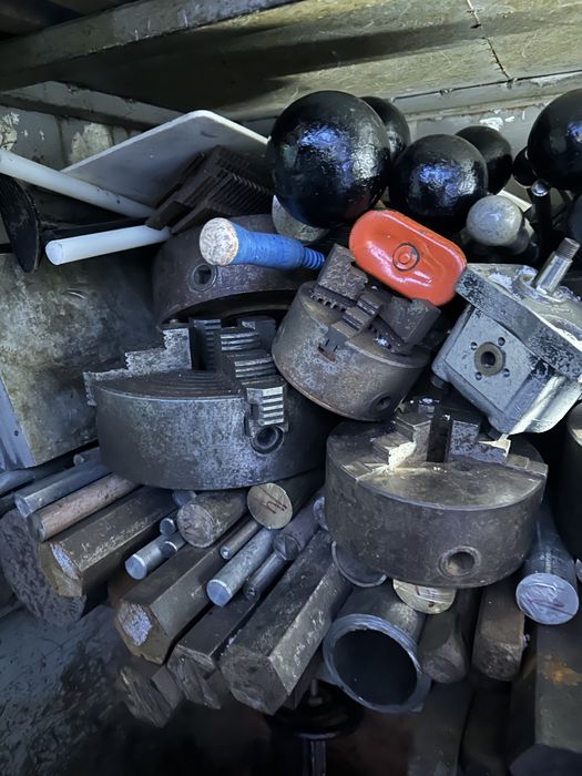 Кругляки до токарного станка ,деталі до тракторів