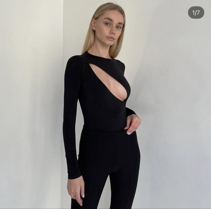 Боді чорного кольору з вирізом darico