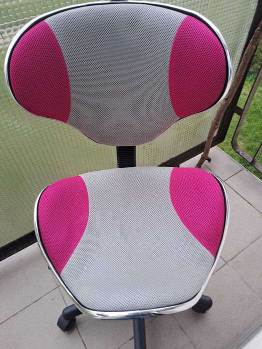 Fotel obrotowy dla dziewczynki do biurka