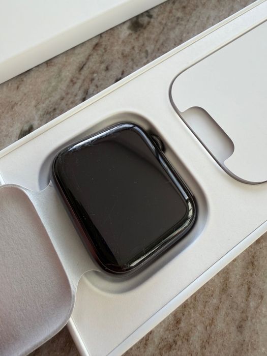 Apple Watch Series 6 - 44mm (Aluminium, GPS)