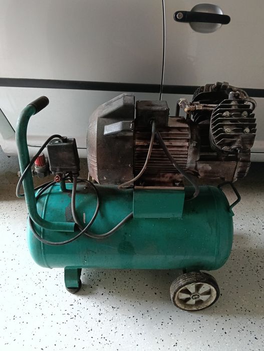 Kompresor dwutłokowy 50l