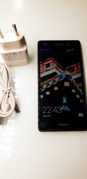 Telemóvel Huawei ale-l21 usado ler discrição..