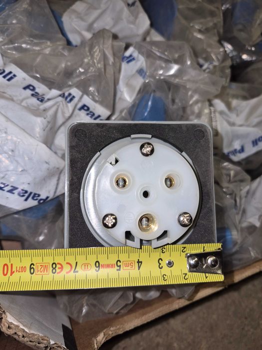 Gniazdo 32A 3pin 200-250v Palazzoli