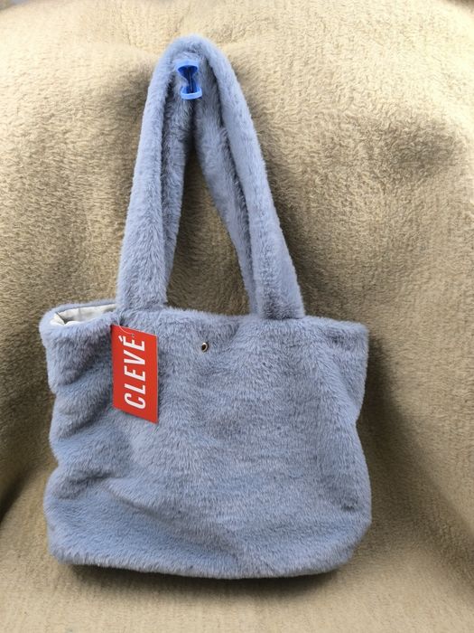 Jasnoszara torba na ramię z futerka cleve