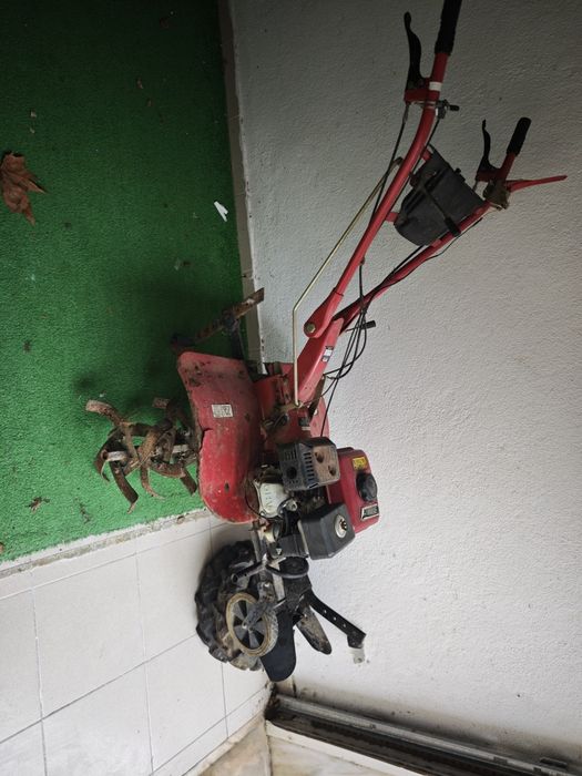 Motoenxada  com transmição direta 7CV