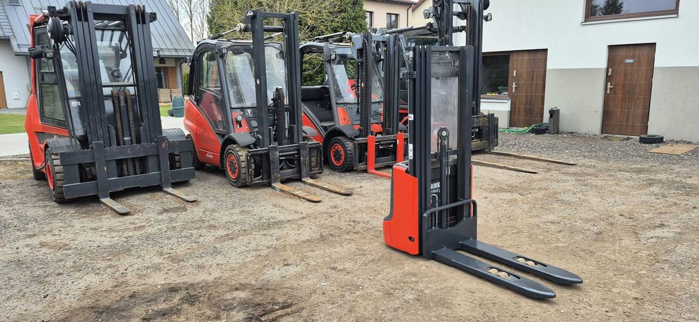 Elektryczny Paleciak Linde L10 - Rok 2015 - Triplex 4.45 m. - Wolny skok wideł.
