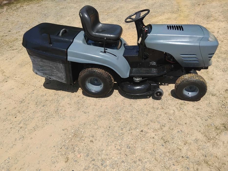 Trator corta relva com 15,5cv