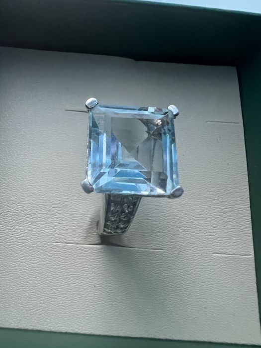 Серебряное кольцо с топазом