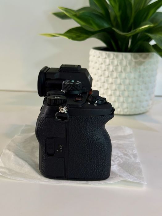 Sony a7 IV (c/seguro) NOVA + Objetiva FE 28-70mm f/ 3.5-5.6