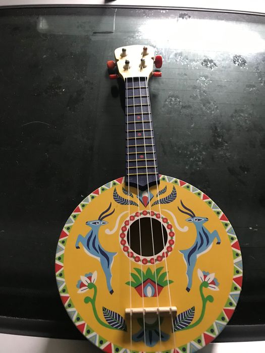 Vendo Banjo Novo para crianças aprenderem