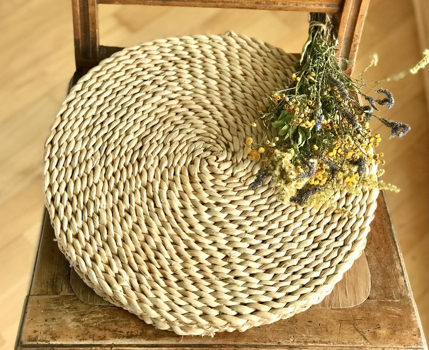 Okrągłe podkładki pod talerze maty słomiane