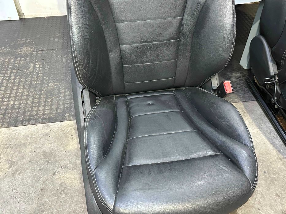 Conjunto de bancos Mercedes Classe C W205 (2017)