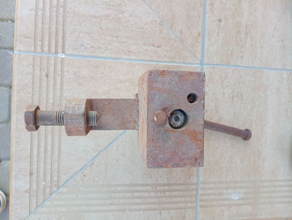 Тиски ,б/у ,рабочие - 450 грн.