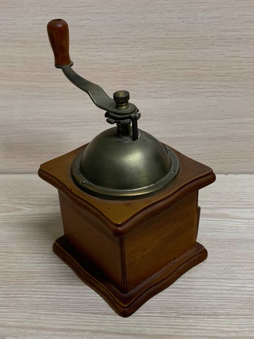 Кофемолка механічна, кавовий млинок, Італія.