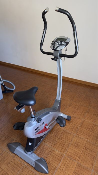 Bicicleta Estática Newfit C3.25 – Excelente Estado