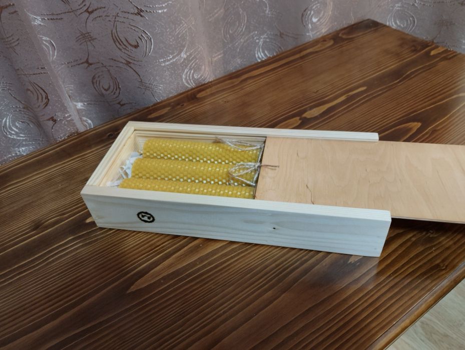 Свічка з вощини.