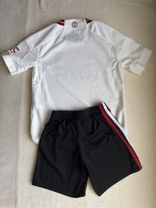 Форма футбольная  manchester united Adidas 5-6 років