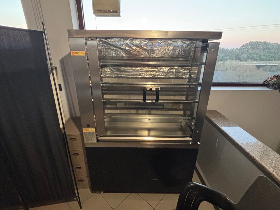 Máquina de assar frangos