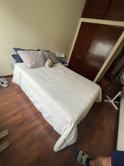 Cama de casal completa muy buena