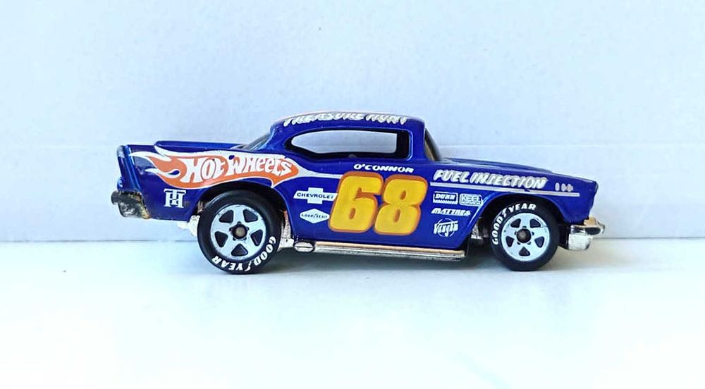 Hot Wheels - '57 Chevy, 2011 - Treasure Hunt.