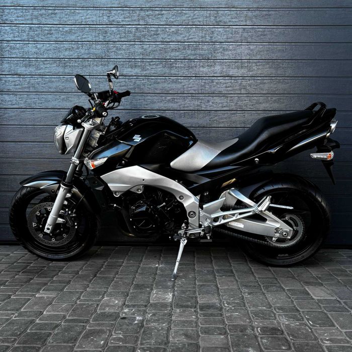 Продам мотоцикл Suzuki GSR 600 (0304)