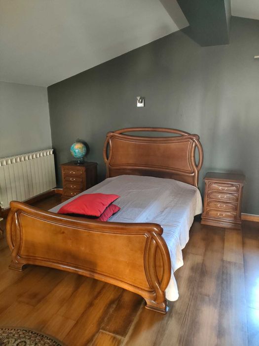 Mobília Quarto-1 Cama Casal+1 Cómoda+ 2 Mesas de Cabeceira + 1 Cadeira