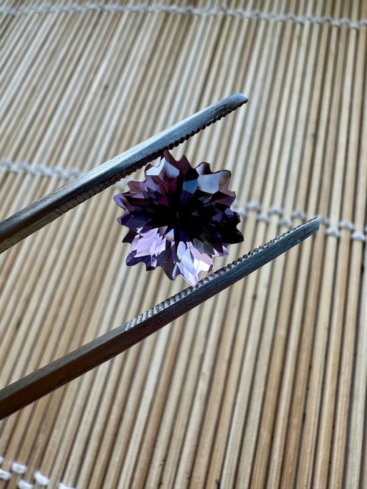 Ametyst w kształcie płatka śniegu