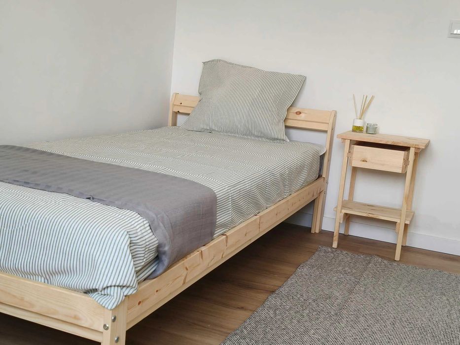Quarto para arrendar em apt remodelado a 5min do metro para a FCT e Egas Moniz