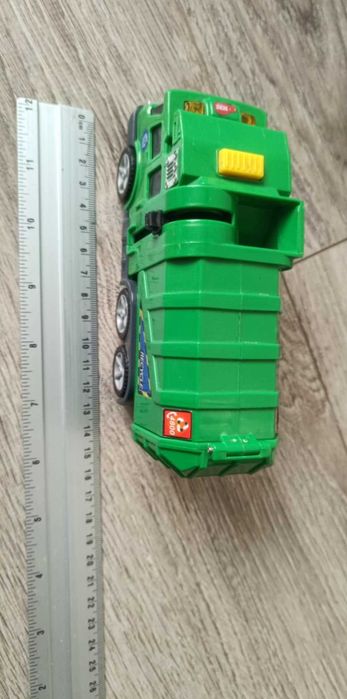 pojazd większe auto z ruchomymi elementami śmieciarka