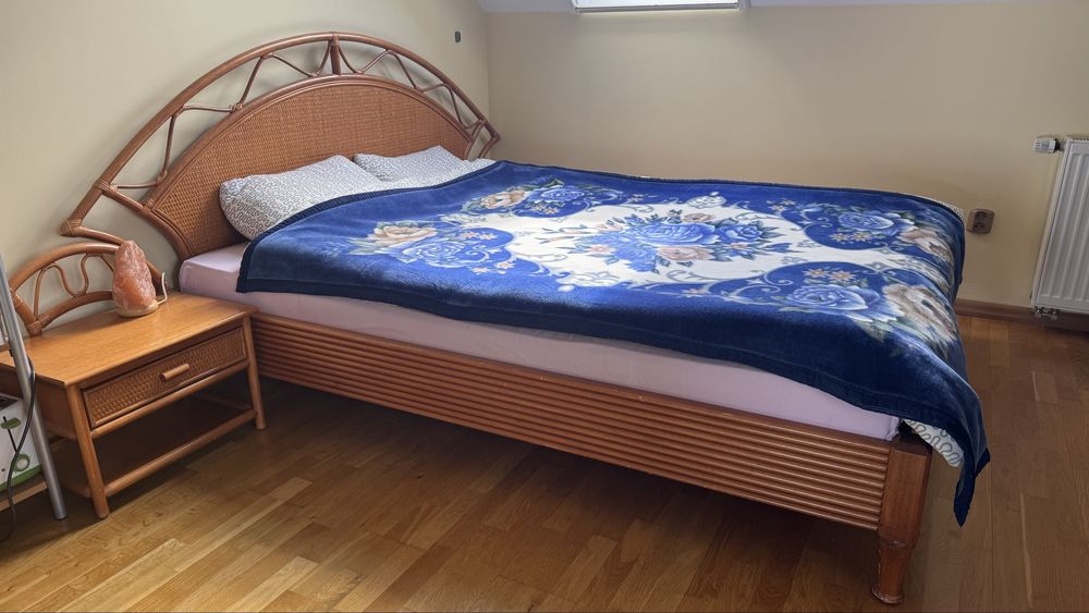 Łóżko rattanowe + 2 materace i 2 szafki nocne