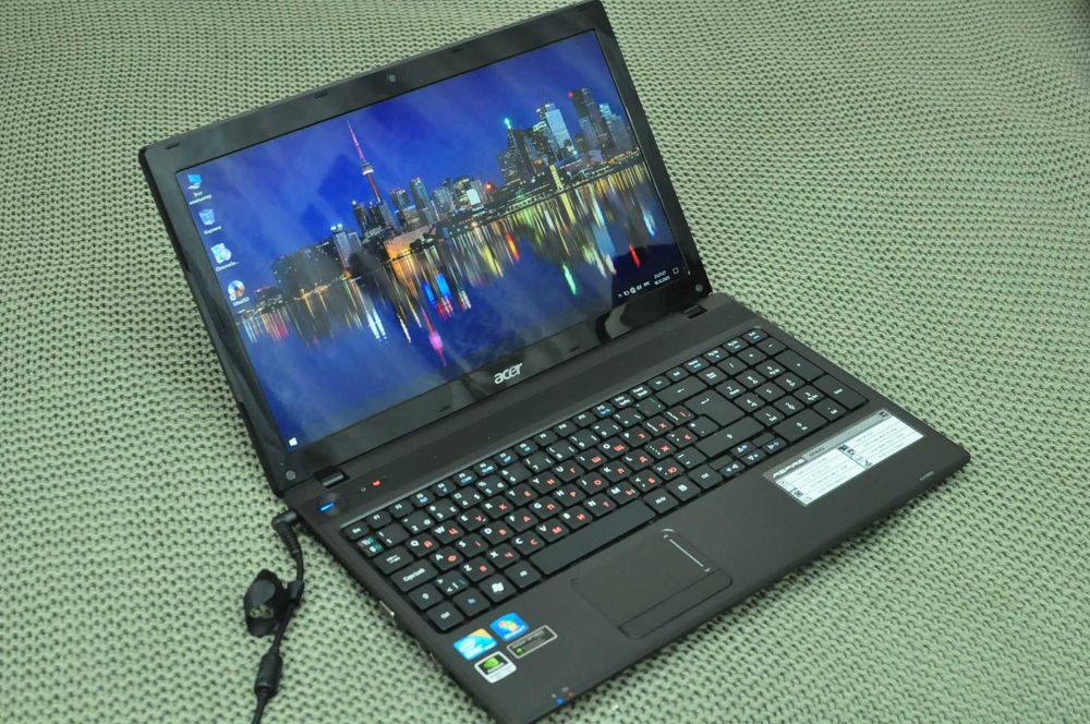 Игровой ноутбук Acer 5742  (Core i5/6Gb/500Gb/ nvidia-2Gb)