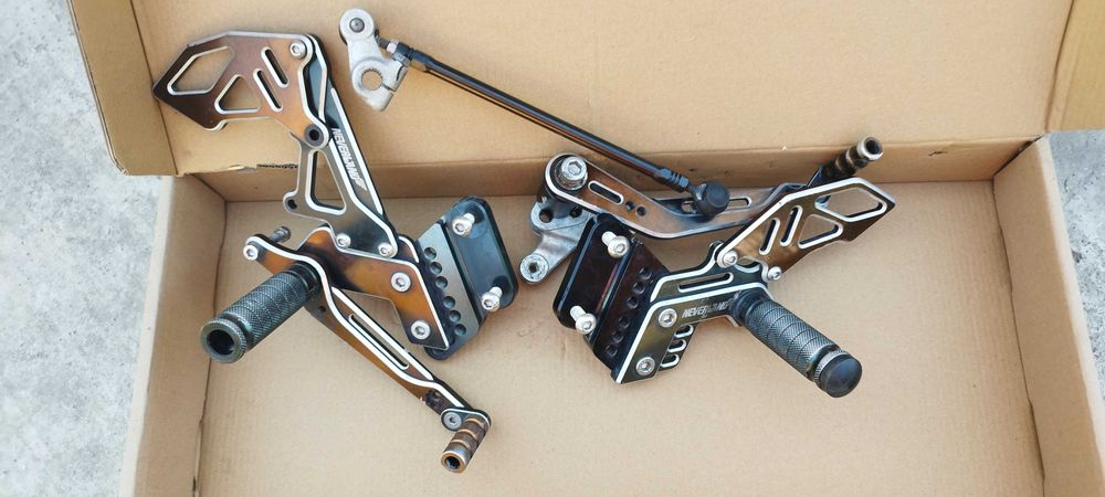 Комплект регулируемых подножек Suzuki GSX-R 600/750 K6K7K8K9 Neverland