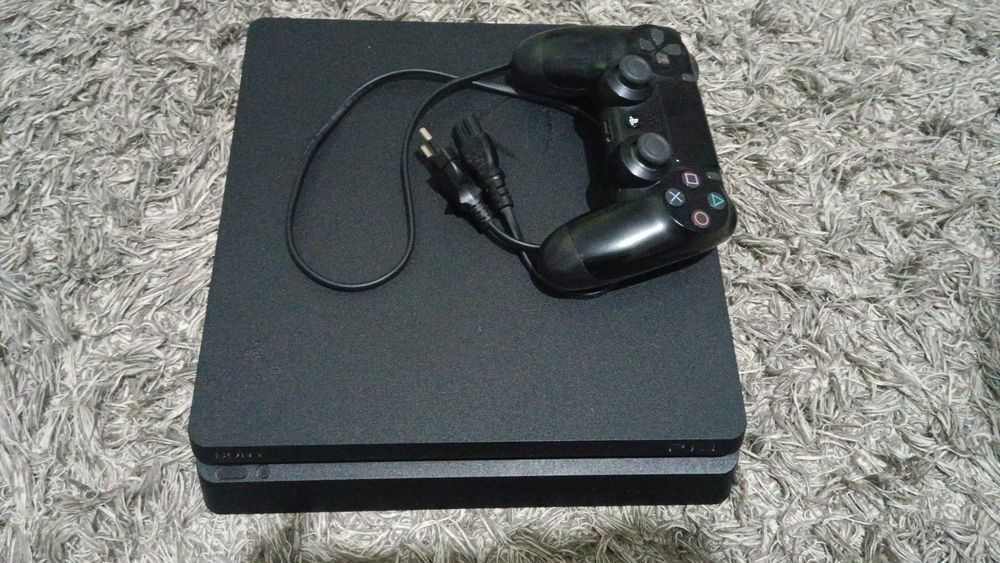 Ps4 Slim com comando