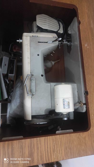швейна машинка разм з тумбою