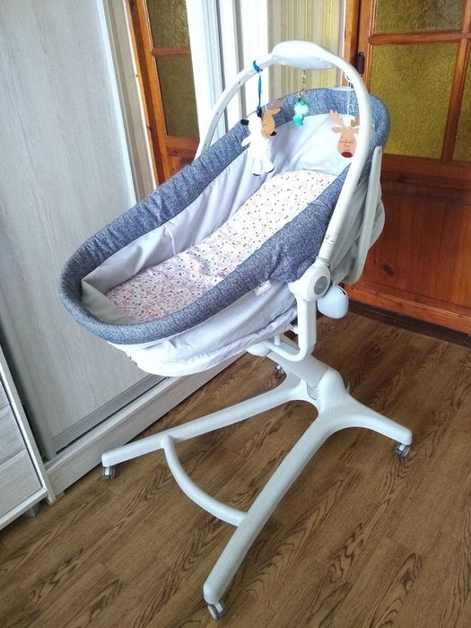 Chicco Baby Hug 4in1 + столик + матрасик