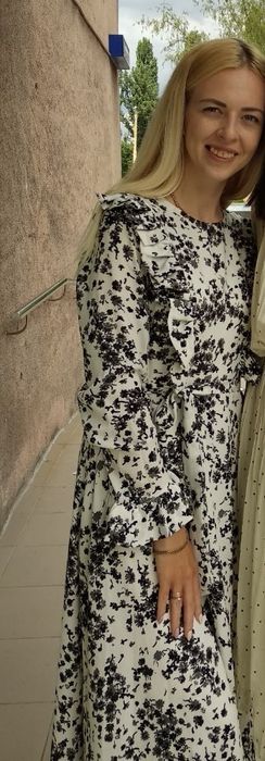 Платье на девушку нарядное миди