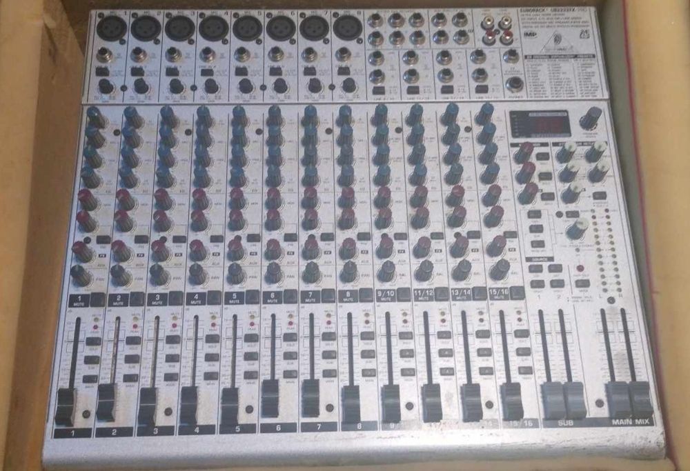 Mesa de som mistura behringer eurorack ub2222fx-pro
