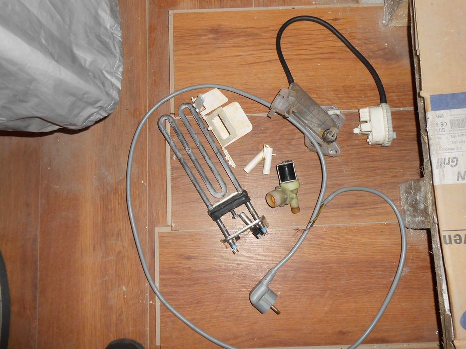 Sprzedam blokadę otwarcia drzwi do pralki Whirlpool AWM 8093