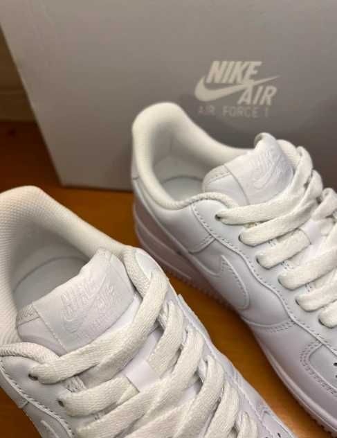 Buty sportowe męskie Nike Air Force 1 07 białe  43