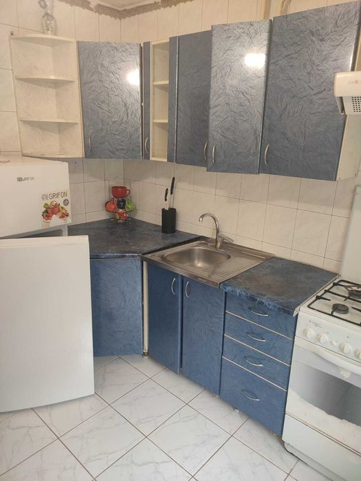 Сдам 2 комн,  центр,чешка,1 ой этаж,автономное.Мебелированна