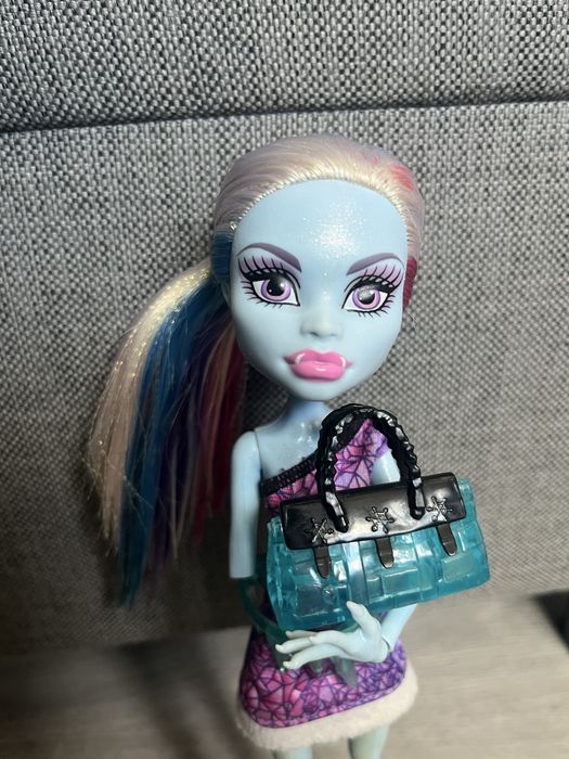 lalka monster high abby