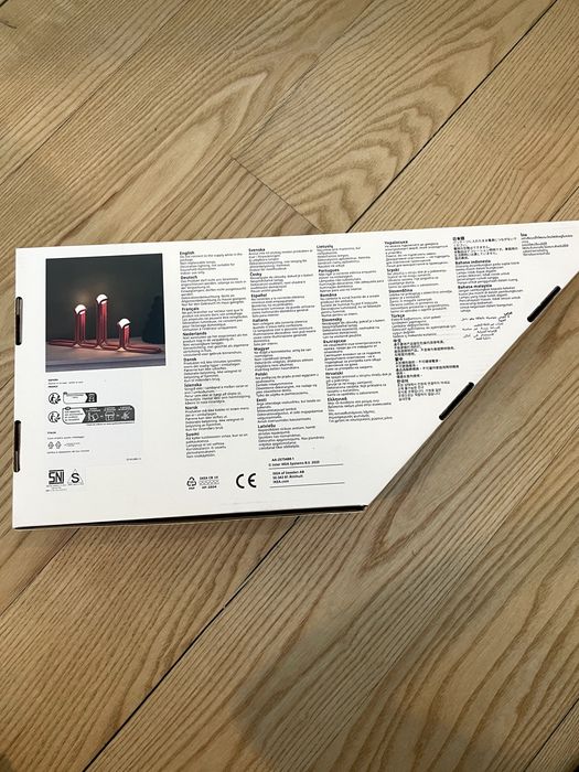 IKEA × Gustaf Westman STRÅLA – czerwona lampa LED 306.066.44