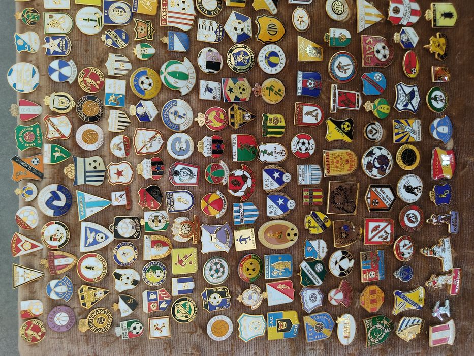 Pins / emblemas de clubes de futebol da Bélgica