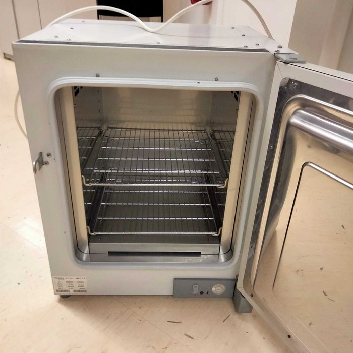 Incubadora  Microbiológica HERAEUS  KENDRO UB20 233L.