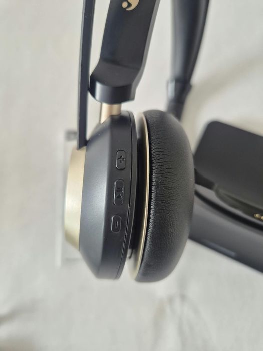 Słuchawki bezprzewodowe earbay bluetooth z mikrofonem + stacja ładująca